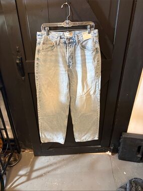 Universal Thread Light Wash Relaxed Fit Men's Jeans